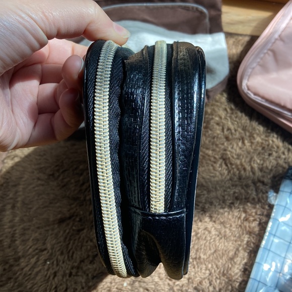 Bundle of assorted toiletry bags - Picture 3 of 14